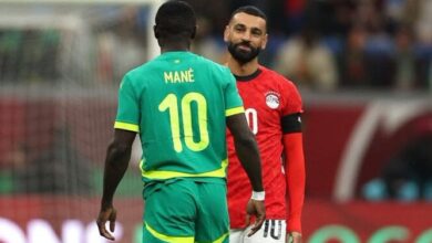 صورة بين الصدمة وكبرياء القائد.. ما هي القصة وراء إبتسامة صلاح المثيرة للجدل بعد وداع إفريقيا؟